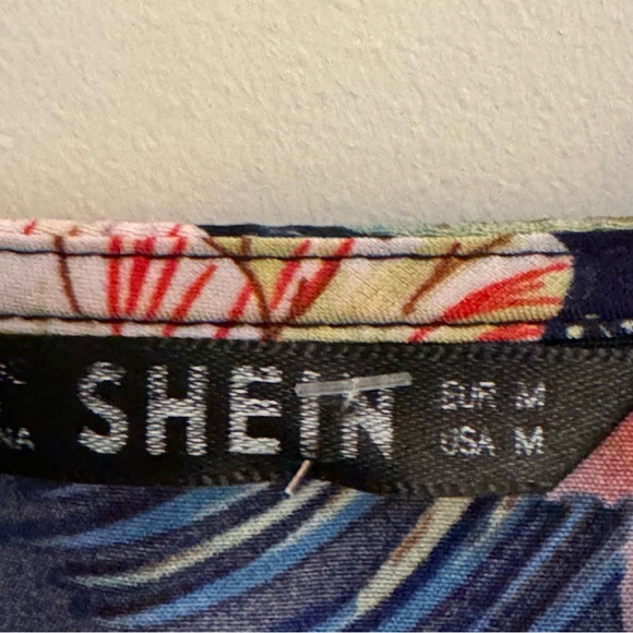 SHEIN. Tropical Printed Jumpsuit. Blue background. Adjustable straps. Si… - Picture 6 of 10